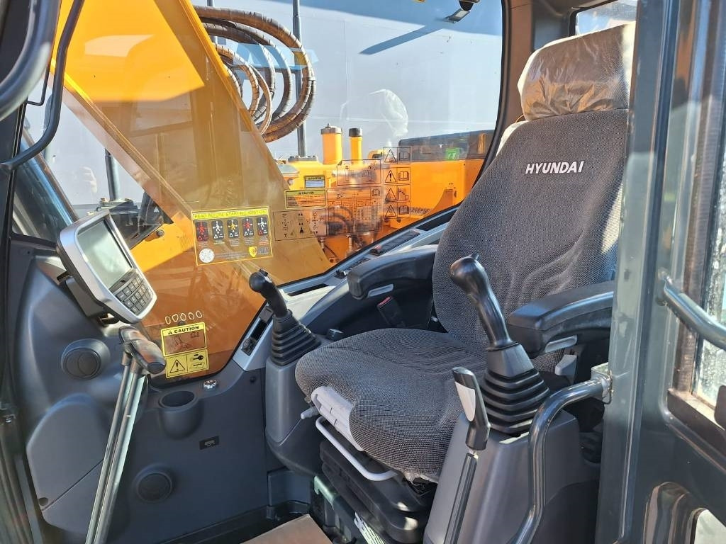 Bager guseničar Hyundai HX145LCR DOZER: slika 10