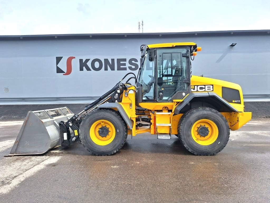JCB 411HT T4F HYVÄT RENKAAT YM. - Utovarivač točkaš: slika 1 JCB 411HT T4F HYVÄT RENKAAT YM. - Utovarivač točkaš: slika 1