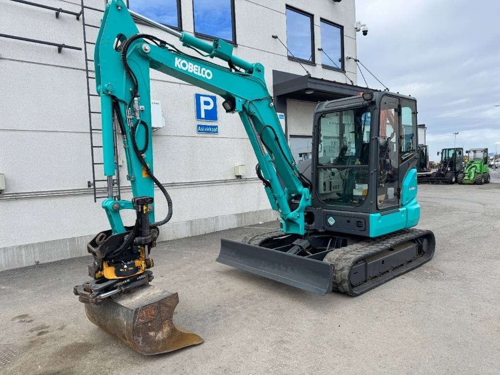 Kobelco SK45SRX-6 Pyörittäjä pihdeillä - Mini bager: slika 2 Kobelco SK45SRX-6 Pyörittäjä pihdeillä - Mini bager: slika 2