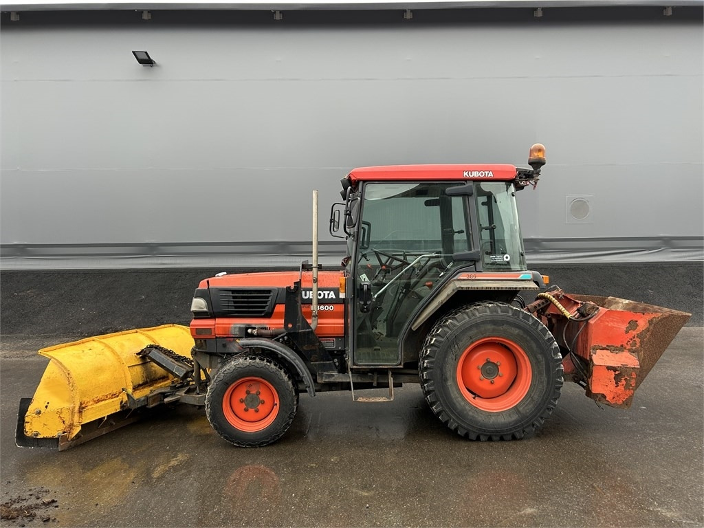 Kubota L 3600 AURA JA HIEKOTIN - Komunalni traktor: slika 1 Kubota L 3600 AURA JA HIEKOTIN - Komunalni traktor: slika 1
