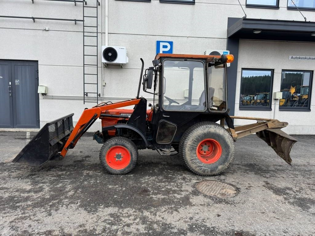 Kubota L245 DT ETUKUORMAAJALLA - Traktor: slika 1 Kubota L245 DT ETUKUORMAAJALLA - Traktor: slika 1