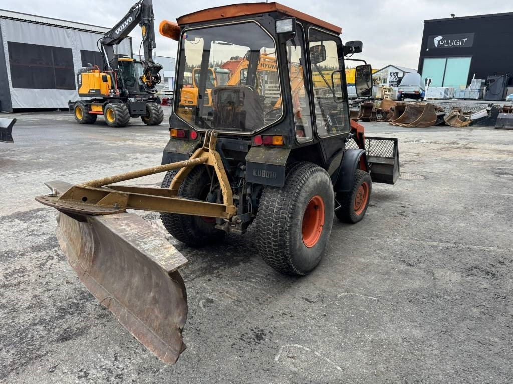 Kubota L245 DT ETUKUORMAAJALLA - Traktor: slika 4 Kubota L245 DT ETUKUORMAAJALLA - Traktor: slika 4