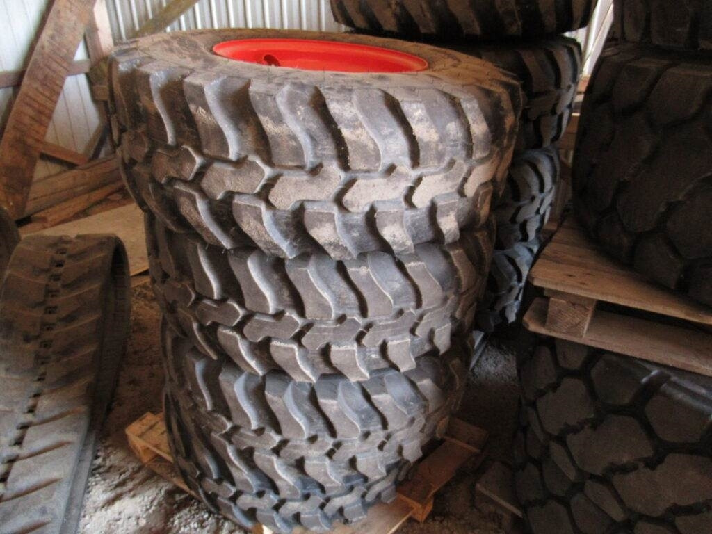 RENGASSARJA 365/70R18 VANTEINEEN - Kompletan točak za Građevinska mašina: slika 2 RENGASSARJA 365/70R18 VANTEINEEN - Kompletan točak za Građevinska mašina: slika 2