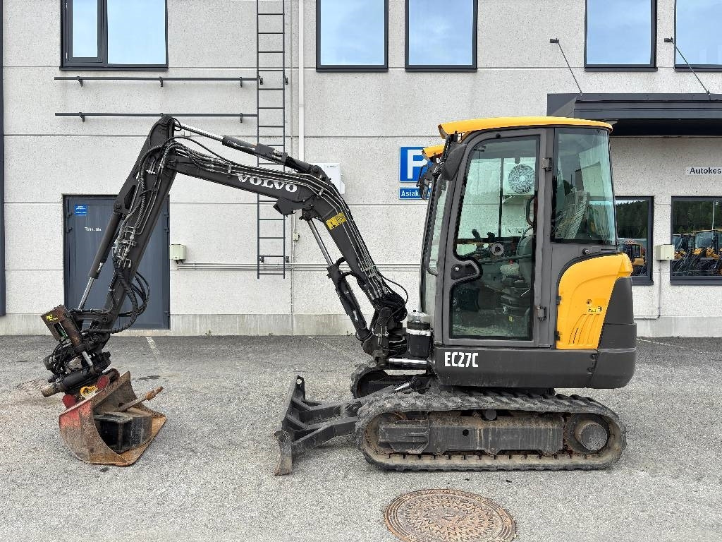Volvo EC27C PYÖRITTÄJÄLLÄ - Mini bager: slika 1 Volvo EC27C PYÖRITTÄJÄLLÄ - Mini bager: slika 1