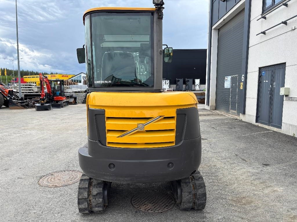 Volvo EC27C PYÖRITTÄJÄLLÄ - Mini bager: slika 3 Volvo EC27C PYÖRITTÄJÄLLÄ - Mini bager: slika 3