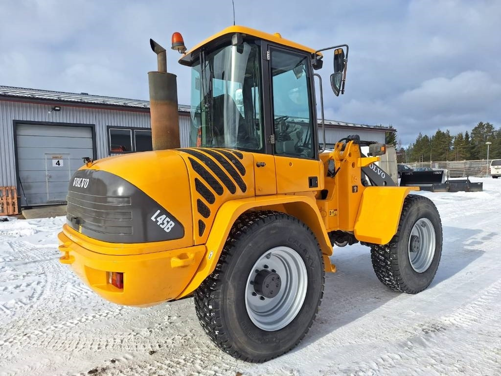 Volvo MYYTY!!SOLD!! L45B UUDET RENKAAT - Utovarivač točkaš: slika 4 Volvo MYYTY!!SOLD!! L45B UUDET RENKAAT - Utovarivač točkaš: slika 4