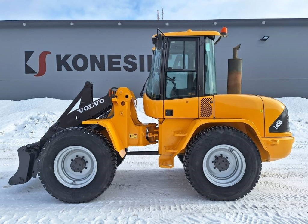 Volvo MYYTY!!SOLD!! L45B UUDET RENKAAT - Utovarivač točkaš: slika 1 Volvo MYYTY!!SOLD!! L45B UUDET RENKAAT - Utovarivač točkaš: slika 1