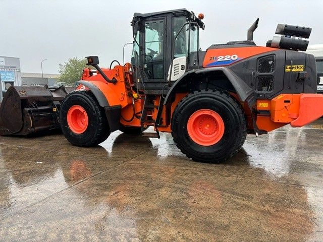 Hitachi ZW220-6. Hochkippschaufel. Wage. - Utovarivač točkaš: slika 2 Hitachi ZW220-6. Hochkippschaufel. Wage. - Utovarivač točkaš: slika 2