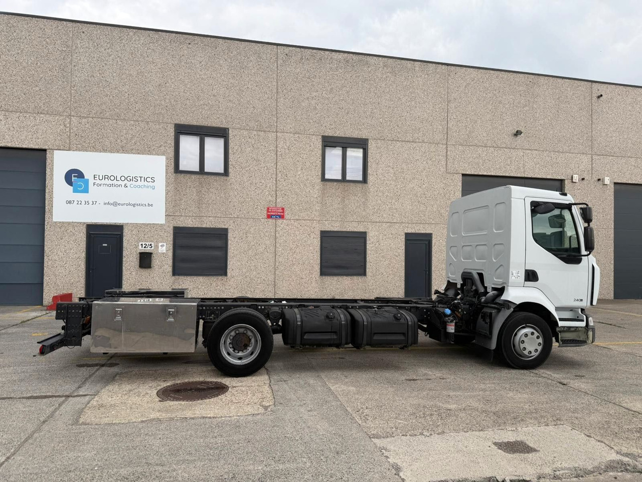 Renault Midlum 240dXi. Klima. 225.000km. - Kamion sa golom šasijom i zatvorenom kabinom: slika 3 Renault Midlum 240dXi. Klima. 225.000km. - Kamion sa golom šasijom i zatvorenom kabinom: slika 3