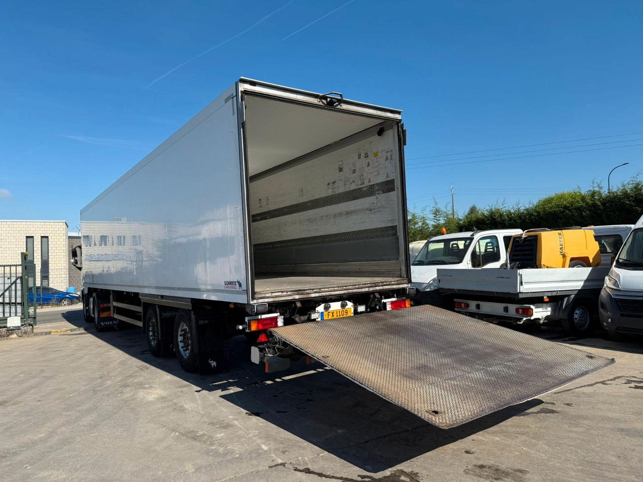 Schmitz Cargobull SKO 20. Dhollandia Lift. 2 Achsen. - Poluprikolica sa zatvorenim sandukom: slika 4 Schmitz Cargobull SKO 20. Dhollandia Lift. 2 Achsen. - Poluprikolica sa zatvorenim sandukom: slika 4