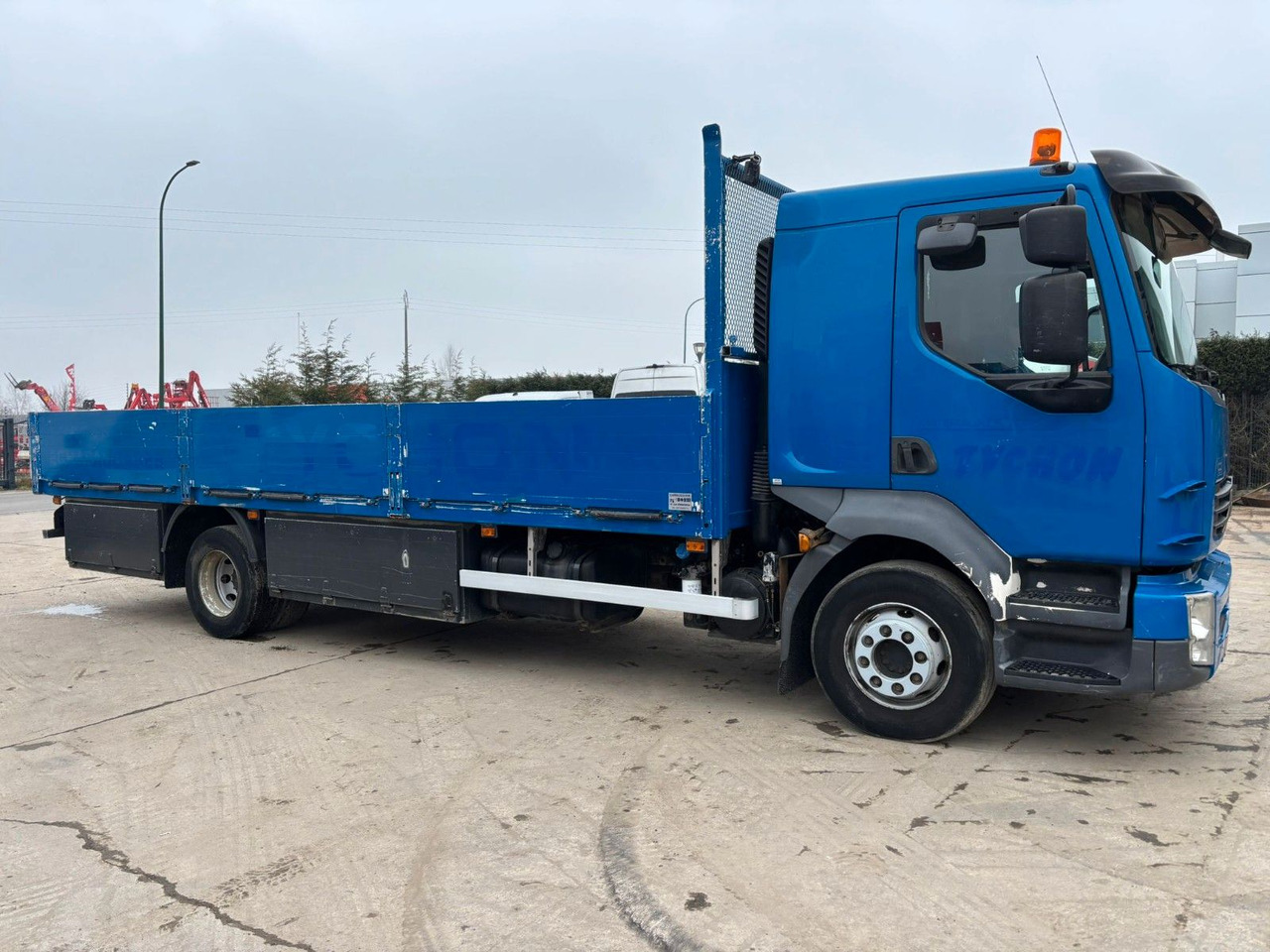 Volvo FL7-240. Pritsche 6.80m. EU5. - Kamion sa tovarnim sandukom: slika 1 Volvo FL7-240. Pritsche 6.80m. EU5. - Kamion sa tovarnim sandukom: slika 1