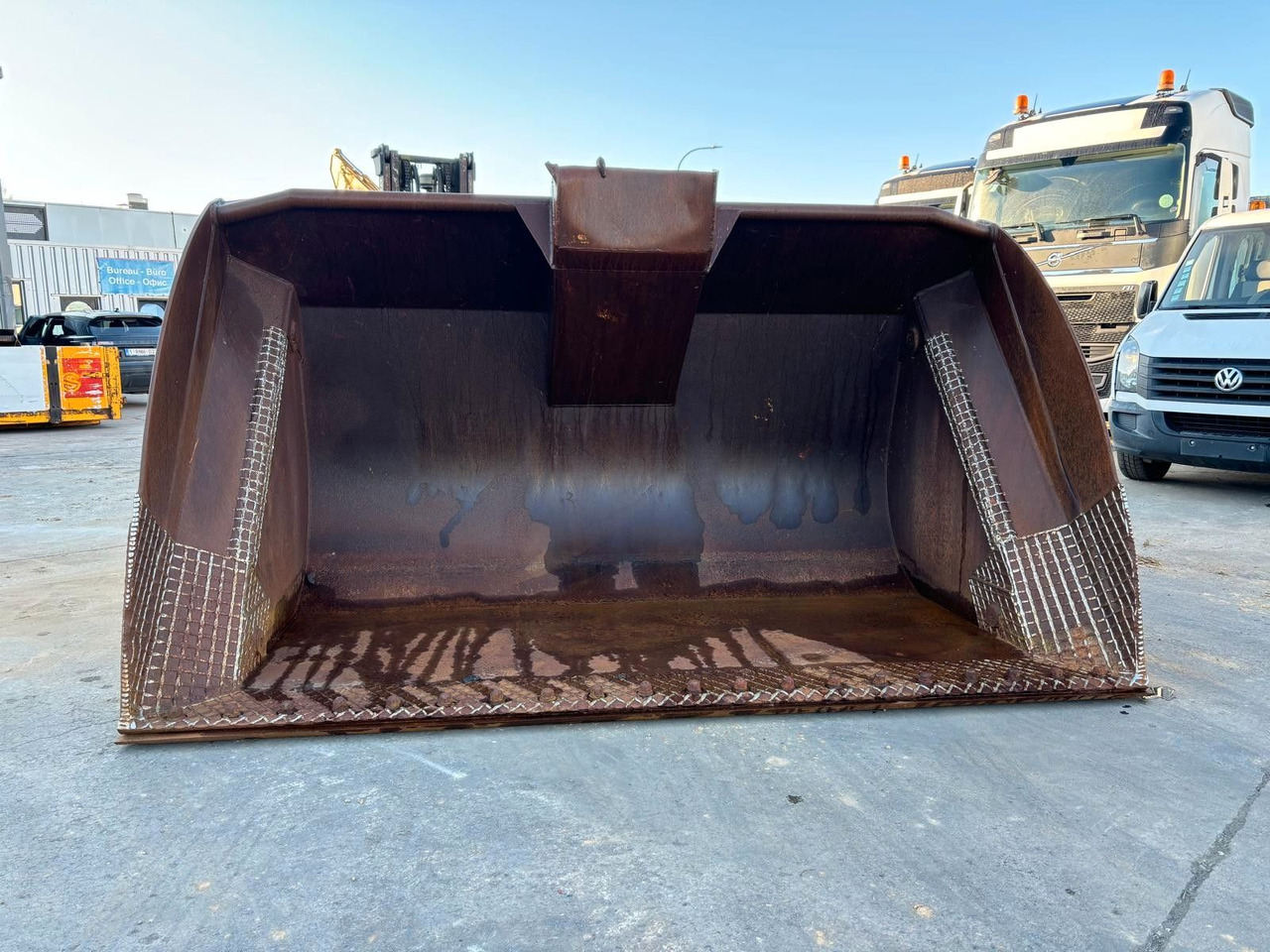 Volvo L150 - L180 - L220. Kippschaufel 5m3. Volvo L150 - L180 - L220. Kippschaufel 5m3. - Utovarna kašika za Građevinska mašina: slika 2 Volvo L150 - L180 - L220. Kippschaufel 5m3. Volvo L150 - L180 - L220. Kippschaufel 5m3. - Utovarna kašika za Građevinska mašina: slika 2