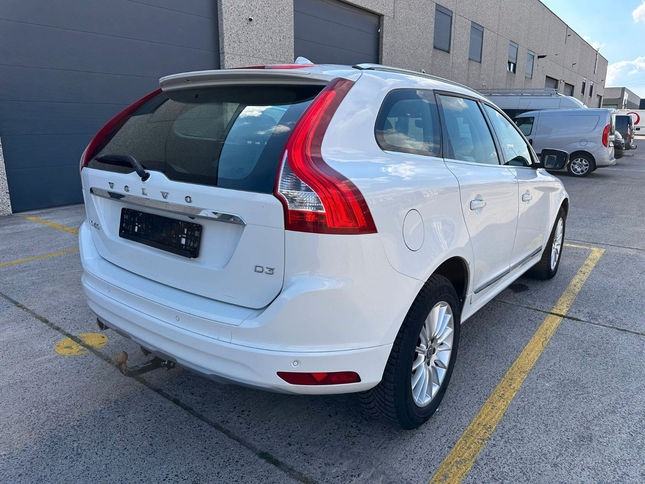 Volvo XC60 D3. Automatik. Klima. Kamera. Volleder. - SUVSUV: slika 3 Volvo XC60 D3. Automatik. Klima. Kamera. Volleder. - SUVSUV: slika 3