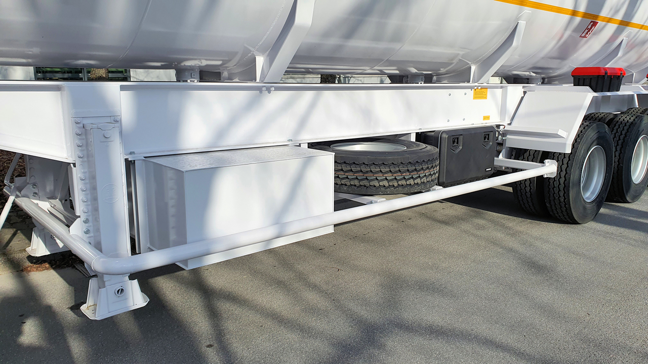 Sievering 40000 LITRE ADR FUEL TANK SEMI-TRAILER FOR MERCEDES ACTROS - Poluprikolica cisterna: slika 5 Sievering 40000 LITRE ADR FUEL TANK SEMI-TRAILER FOR MERCEDES ACTROS - Poluprikolica cisterna: slika 5