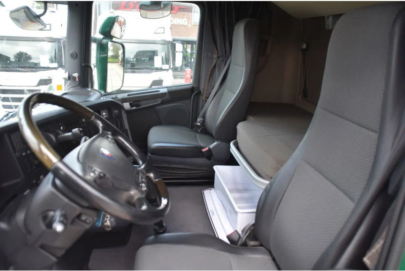 Scania R520 HL V8 8x2 - EURO 6 - MANUAL - RETARDER - WHEELBASE: 510 cm - 10 TONS FRONT AXLE - XENON - - Kamion za prevoz kontejnera/ Kamion sa promenjivim sandukom: slika 4 Scania R520 HL V8 8x2 - EURO 6 - MANUAL - RETARDER - WHEELBASE: 510 cm - 10 TONS FRONT AXLE - XENON - - Kamion za prevoz kontejnera/ Kamion sa promenjivim sandukom: slika 4