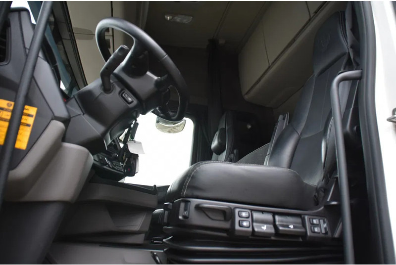 Scania R 460 NGS 6x4NB - SUPER - FULL AIR - RETARDER - 96 TKM - PARK. AIRCO - HYDRAULIC SYSTEM - LED - LEATHER SEATS - EXCELLENT CONDIT - Tegljač: slika 4 Scania R 460 NGS 6x4NB - SUPER - FULL AIR - RETARDER - 96 TKM - PARK. AIRCO - HYDRAULIC SYSTEM - LED - LEATHER SEATS - EXCELLENT CONDIT - Tegljač: slika 4