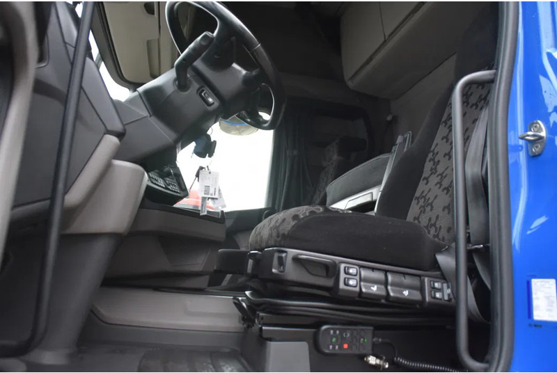 Scania R460 NGS 4x2 - SUPER - RETARDER - 319 TKM - PARK. AIRCO - ACC - NAVI - 2 x FUEL TANKS - TOP CONDITION - - Tegljač: slika 4 Scania R460 NGS 4x2 - SUPER - RETARDER - 319 TKM - PARK. AIRCO - ACC - NAVI - 2 x FUEL TANKS - TOP CONDITION - - Tegljač: slika 4