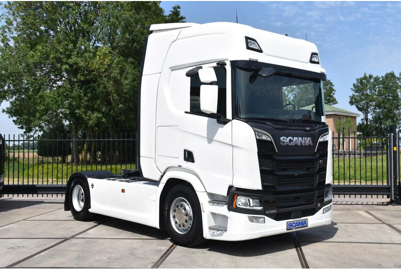 Scania R520 V8 NGS 4x2 - RETARDER - 523 TKM - PARK. AIRCO - ACC - NAVI - 2 x FUEL TANKS - LED LIGHTS - - Tegljač: slika 1 Scania R520 V8 NGS 4x2 - RETARDER - 523 TKM - PARK. AIRCO - ACC - NAVI - 2 x FUEL TANKS - LED LIGHTS - - Tegljač: slika 1