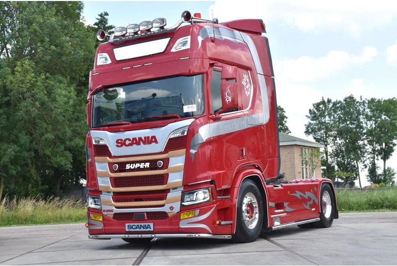 Scania R650 V8 NGS 4x2NB - LIKE NEW - RETARDER - FULL AIR - PARK. AIRCO - 4 POINT AIR SUSP. - 2 x FUEL TANKS - ALCOA'S - - Tegljač: slika 2 Scania R650 V8 NGS 4x2NB - LIKE NEW - RETARDER - FULL AIR - PARK. AIRCO - 4 POINT AIR SUSP. - 2 x FUEL TANKS - ALCOA'S - - Tegljač: slika 2