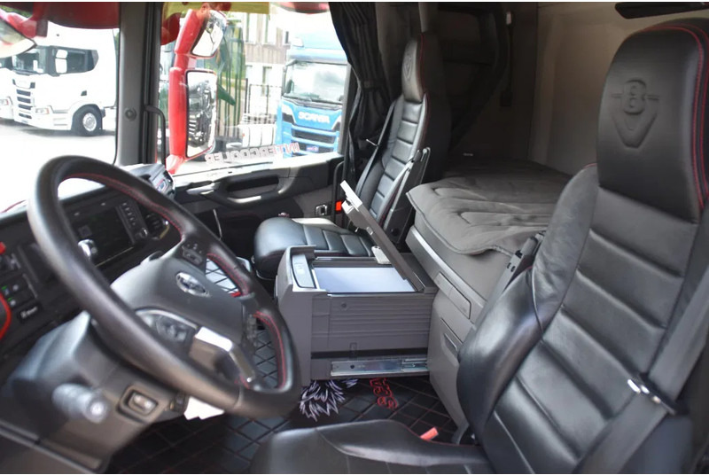 Scania R650 V8 NGS 4x2NB - LIKE NEW - RETARDER - FULL AIR - PARK. AIRCO - 4 POINT AIR SUSP. - 2 x FUEL TANKS - ALCOA'S - - Tegljač: slika 5 Scania R650 V8 NGS 4x2NB - LIKE NEW - RETARDER - FULL AIR - PARK. AIRCO - 4 POINT AIR SUSP. - 2 x FUEL TANKS - ALCOA'S - - Tegljač: slika 5