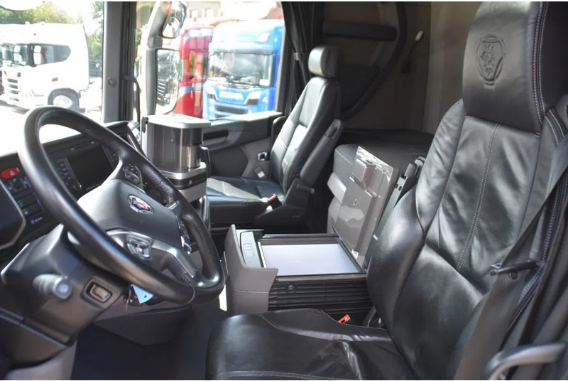Scania S450 NGS 4x2 - RETARDER - 709 TKM - PARK. AIRCO - LEATHER SEATS - 2 x FUEL TANKS - LED LIGHTS - TOP CONDITION - - Tegljač: slika 5 Scania S450 NGS 4x2 - RETARDER - 709 TKM - PARK. AIRCO - LEATHER SEATS - 2 x FUEL TANKS - LED LIGHTS - TOP CONDITION - - Tegljač: slika 5