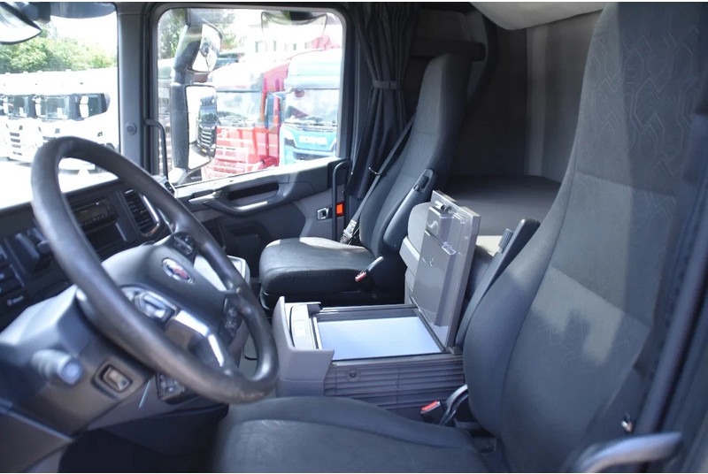 Scania S450 NGS 4x2NB - RETARDER - 746 TKM - FULL AIR - AIRCO - 2 x FUEL TANKS - TOP CONDITION - - Tegljač: slika 5 Scania S450 NGS 4x2NB - RETARDER - 746 TKM - FULL AIR - AIRCO - 2 x FUEL TANKS - TOP CONDITION - - Tegljač: slika 5