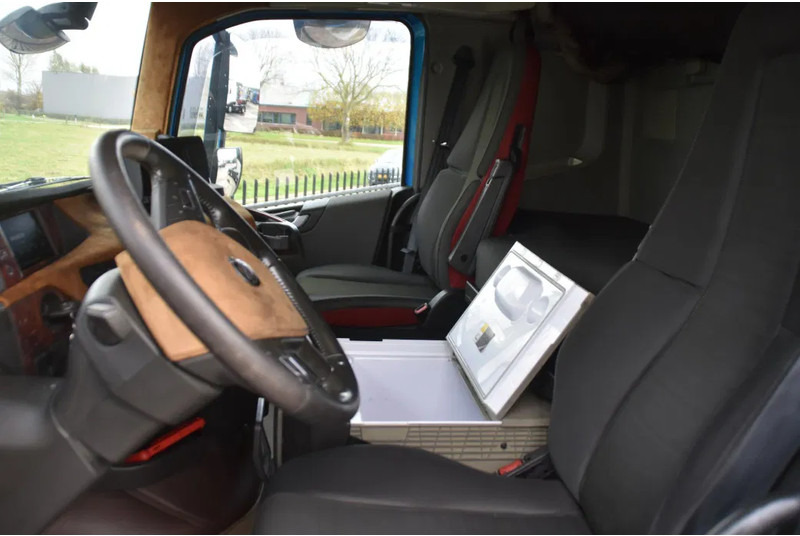 Volvo FH 540 Globe 6x2/4 - 633 TKM - HYDRAULICS - PTO - 2 BEDS - XENON - GOOD CONDITION - - Tegljač: slika 5 Volvo FH 540 Globe 6x2/4 - 633 TKM - HYDRAULICS - PTO - 2 BEDS - XENON - GOOD CONDITION - - Tegljač: slika 5