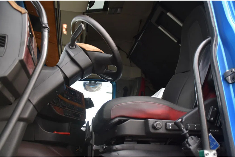 Volvo FH 540 Globe 6x2/4 - 633 TKM - HYDRAULICS - PTO - 2 BEDS - XENON - GOOD CONDITION - - Tegljač: slika 4 Volvo FH 540 Globe 6x2/4 - 633 TKM - HYDRAULICS - PTO - 2 BEDS - XENON - GOOD CONDITION - - Tegljač: slika 4