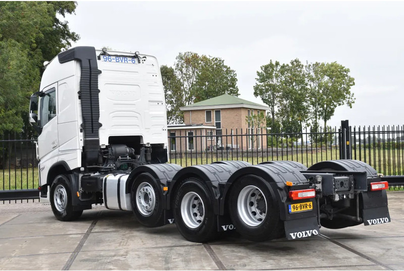 Volvo FH 500 Globe 8x2/4 - 147 TKM - PARK. AIRCO - 10 TONS FRONT AXLE - LEATHER SEATS - PTO - LED LIGHTS - TOP CONDITION - - Kamion sa golom šasijom i zatvorenom kabinom: slika 3 Volvo FH 500 Globe 8x2/4 - 147 TKM - PARK. AIRCO - 10 TONS FRONT AXLE - LEATHER SEATS - PTO - LED LIGHTS - TOP CONDITION - - Kamion sa golom šasijom i zatvorenom kabinom: slika 3