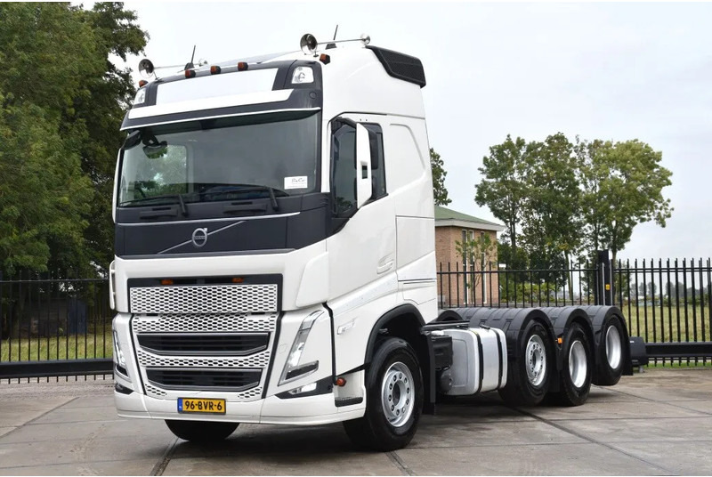 Volvo FH 500 Globe 8x2/4 - 147 TKM - PARK. AIRCO - 10 TONS FRONT AXLE - LEATHER SEATS - PTO - LED LIGHTS - TOP CONDITION - - Kamion sa golom šasijom i zatvorenom kabinom: slika 2 Volvo FH 500 Globe 8x2/4 - 147 TKM - PARK. AIRCO - 10 TONS FRONT AXLE - LEATHER SEATS - PTO - LED LIGHTS - TOP CONDITION - - Kamion sa golom šasijom i zatvorenom kabinom: slika 2
