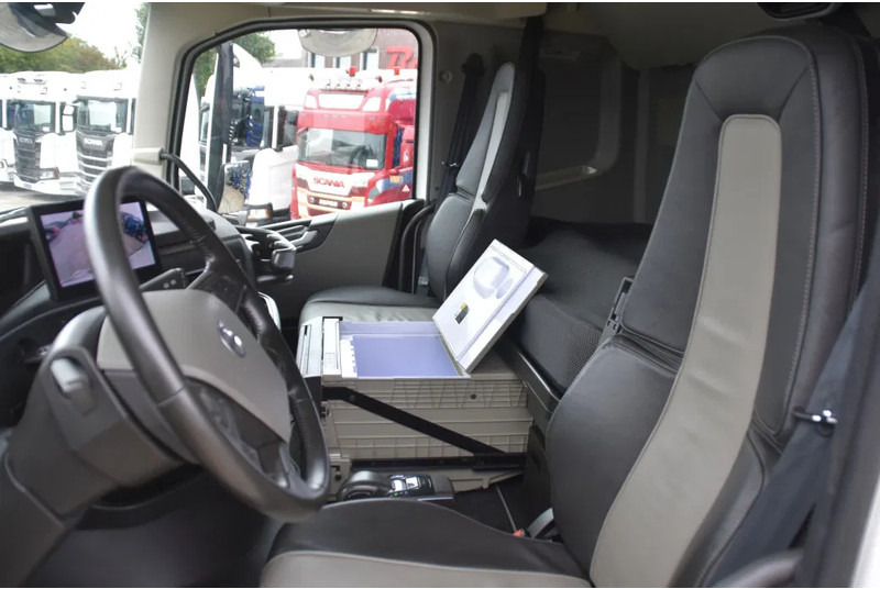Volvo FH 500 Globe 8x2/4 - 147 TKM - PARK. AIRCO - 10 TONS FRONT AXLE - LEATHER SEATS - PTO - LED LIGHTS - TOP CONDITION - - Kamion sa golom šasijom i zatvorenom kabinom: slika 5 Volvo FH 500 Globe 8x2/4 - 147 TKM - PARK. AIRCO - 10 TONS FRONT AXLE - LEATHER SEATS - PTO - LED LIGHTS - TOP CONDITION - - Kamion sa golom šasijom i zatvorenom kabinom: slika 5