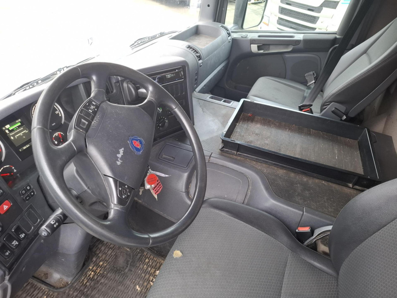 SCANIA SCANIA P250 Fourgon Hayon - Kamion sa golom šasijom i zatvorenom kabinom: slika 3 SCANIA SCANIA P250 Fourgon Hayon - Kamion sa golom šasijom i zatvorenom kabinom: slika 3