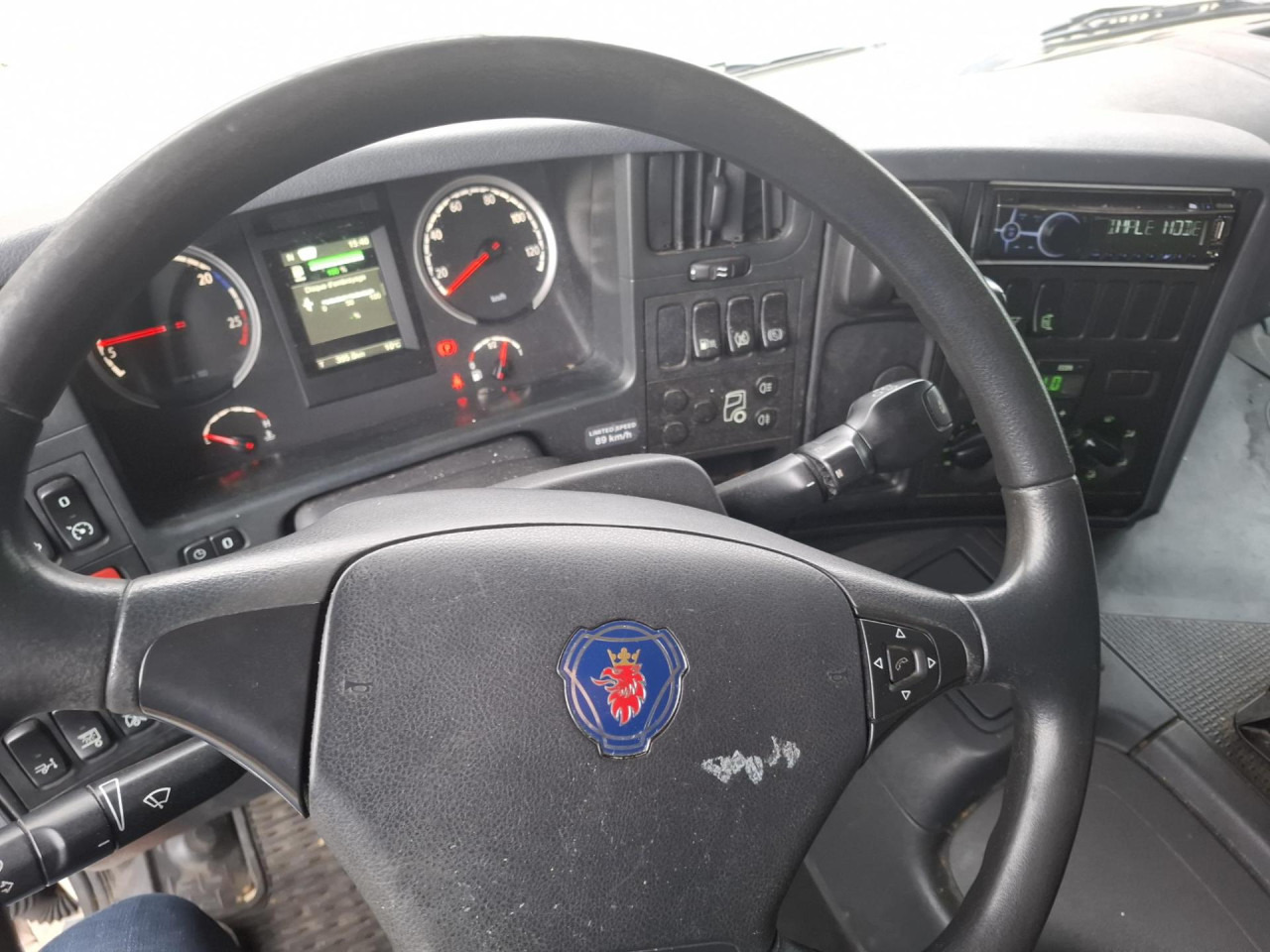 SCANIA SCANIA P250 Fourgon Hayon - Kamion sa golom šasijom i zatvorenom kabinom: slika 4 SCANIA SCANIA P250 Fourgon Hayon - Kamion sa golom šasijom i zatvorenom kabinom: slika 4