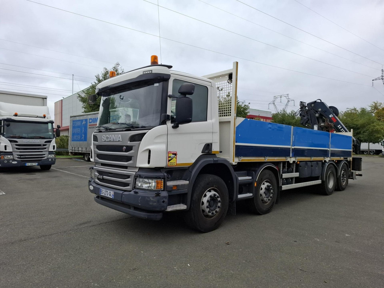 SCANIA SCANIA P41 8/2*6 Plat +Grue 21TM - Kamion sa golom šasijom i zatvorenom kabinom: slika 1 SCANIA SCANIA P41 8/2*6 Plat +Grue 21TM - Kamion sa golom šasijom i zatvorenom kabinom: slika 1
