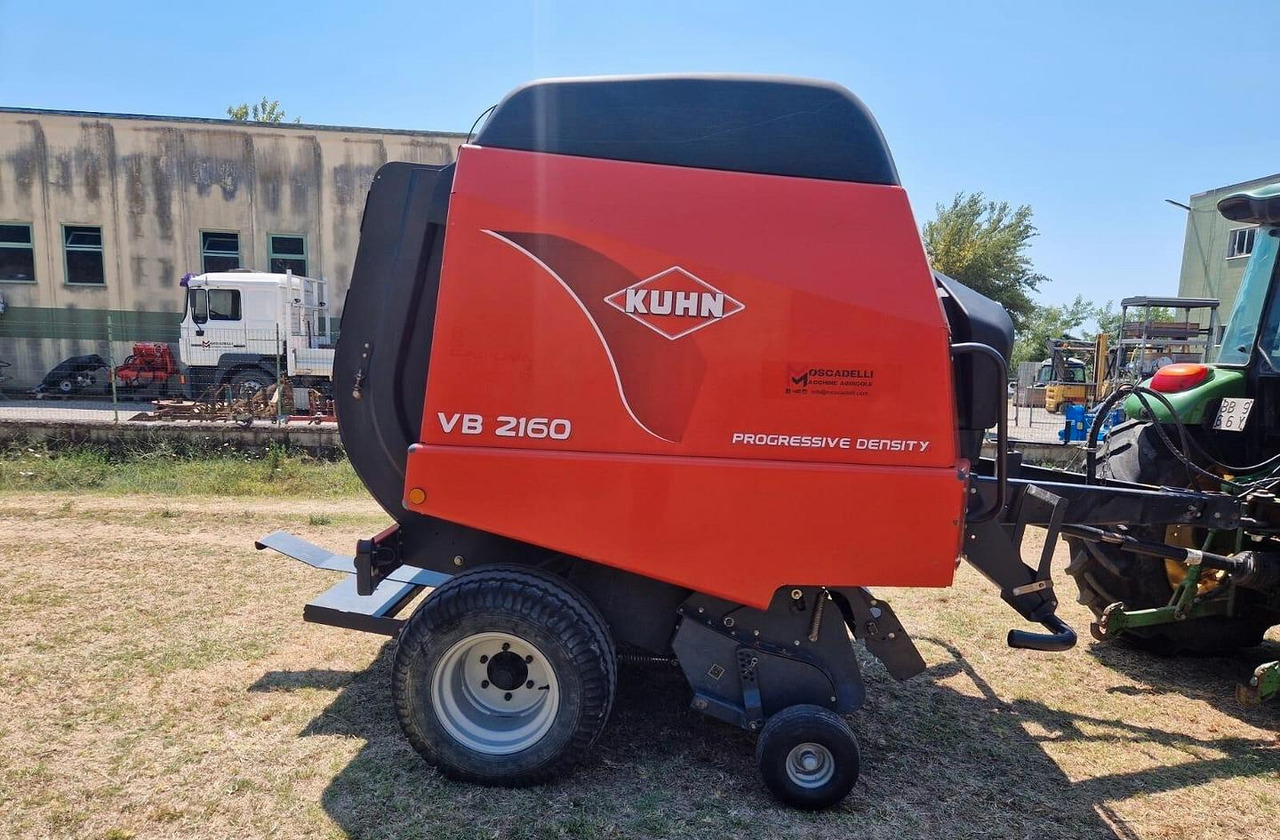 Rotopressa Kuhn - Balirka za okrugle bale: slika 2 Rotopressa Kuhn - Balirka za okrugle bale: slika 2