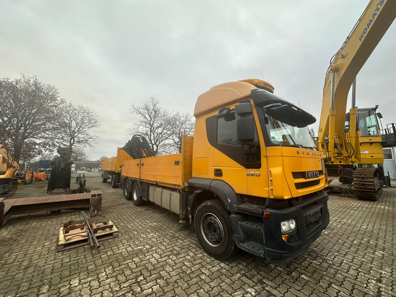 IVECO STRALIS 420 truck open box with TEREX loading crane 290.2E-A3 - Kamion sa hidrauličnom kukom, Kamion sa dizalicom: slika 2 IVECO STRALIS 420 truck open box with TEREX loading crane 290.2E-A3 - Kamion sa hidrauličnom kukom, Kamion sa dizalicom: slika 2