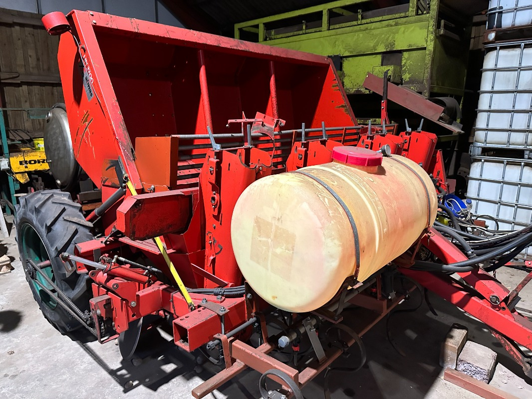 Kverneland UN-3200 - Kombajn: slika 1 Kverneland UN-3200 - Kombajn: slika 1