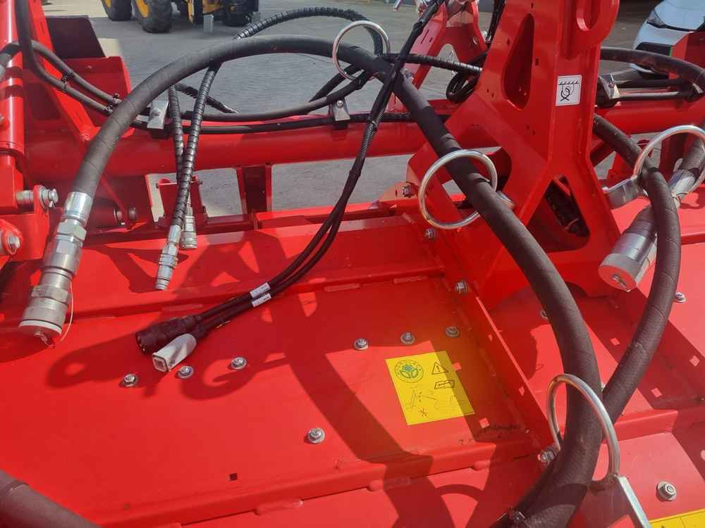 Grimme Grimme HT 200 Front Mounted Self-Propelled Topper - Kombajn: slika 3 Grimme Grimme HT 200 Front Mounted Self-Propelled Topper - Kombajn: slika 3