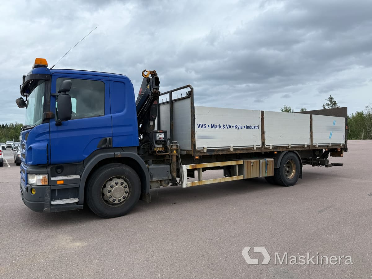 Brädgårdsbil med kran Scania P320 - Kamion sa tovarnim sandukom, Kamion sa dizalicom: slika 1 Brädgårdsbil med kran Scania P320 - Kamion sa tovarnim sandukom, Kamion sa dizalicom: slika 1