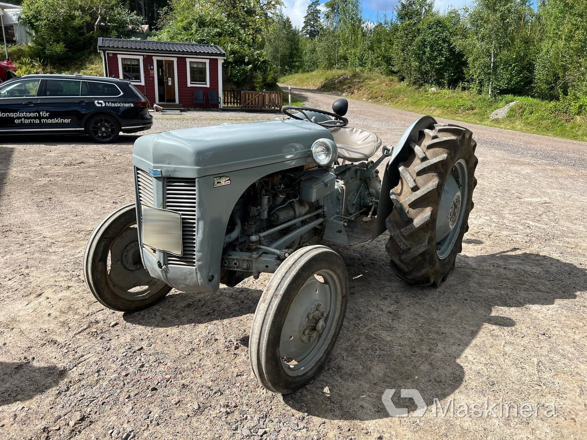 Ferguson TEA 20B Traktor Ferguson Grålle TEA 20B - Traktor: slika 1 Ferguson TEA 20B Traktor Ferguson Grålle TEA 20B - Traktor: slika 1