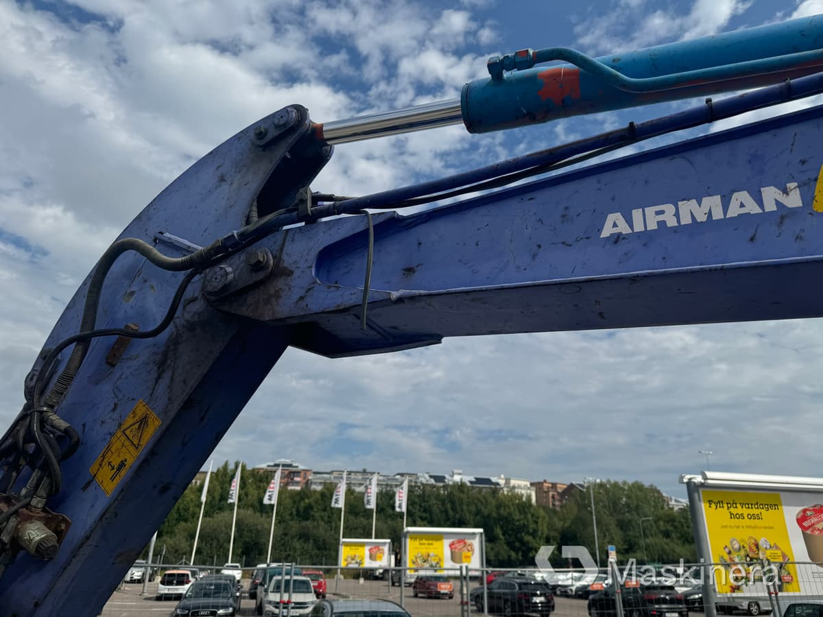 Bager guseničar Grävmaskin Airman AX50U: slika 16