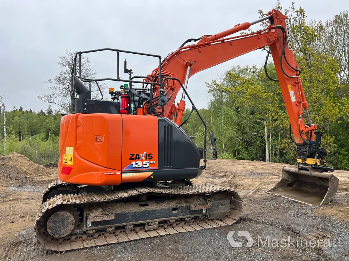 Grävmaskin Hitachi ZX135US-6 med tillbehör - Bager guseničar: slika 4 Grävmaskin Hitachi ZX135US-6 med tillbehör - Bager guseničar: slika 4