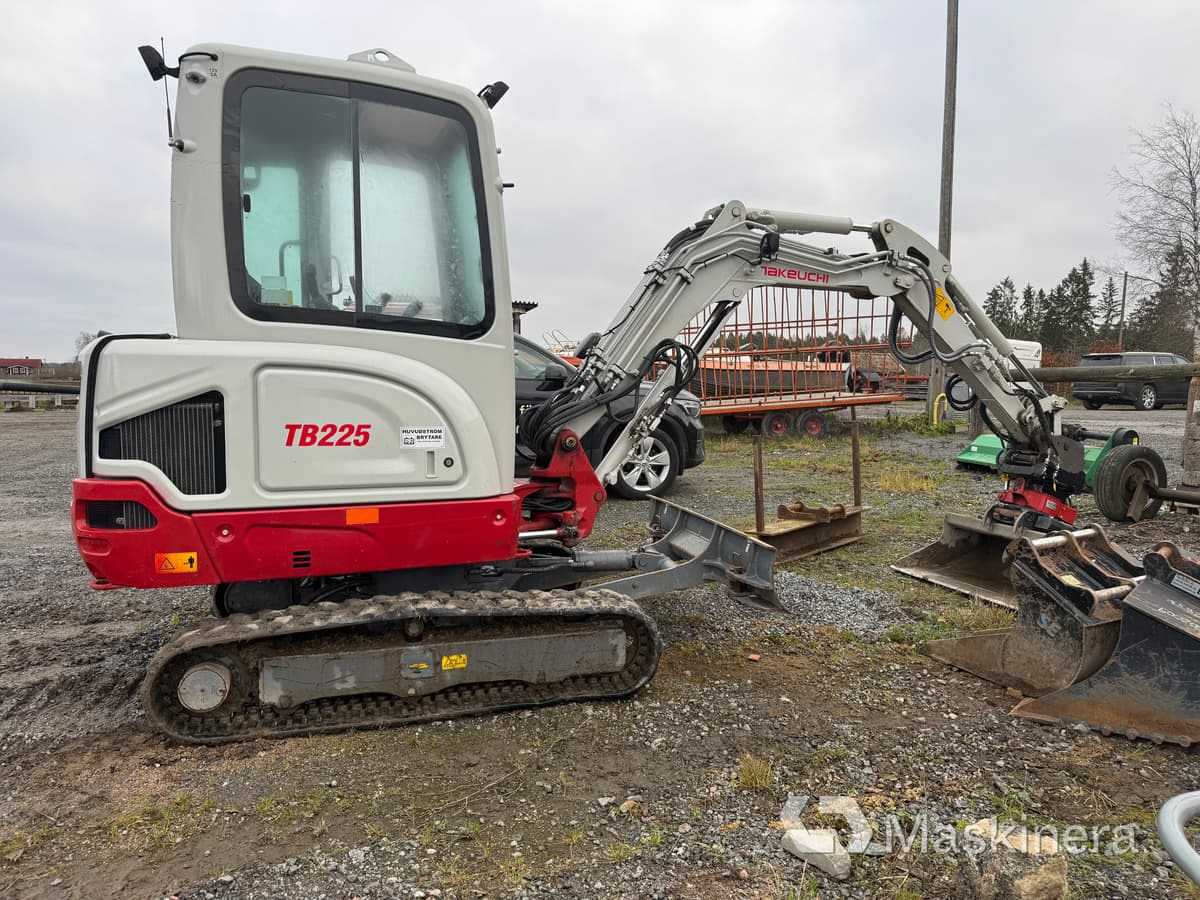 Grävmaskin Takeuchi TB225 - Bager guseničar: slika 3 Grävmaskin Takeuchi TB225 - Bager guseničar: slika 3