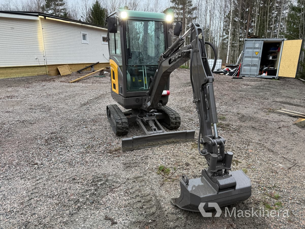 Grävmaskin Volvo EC18C med redskap - Bager guseničar: slika 2 Grävmaskin Volvo EC18C med redskap - Bager guseničar: slika 2