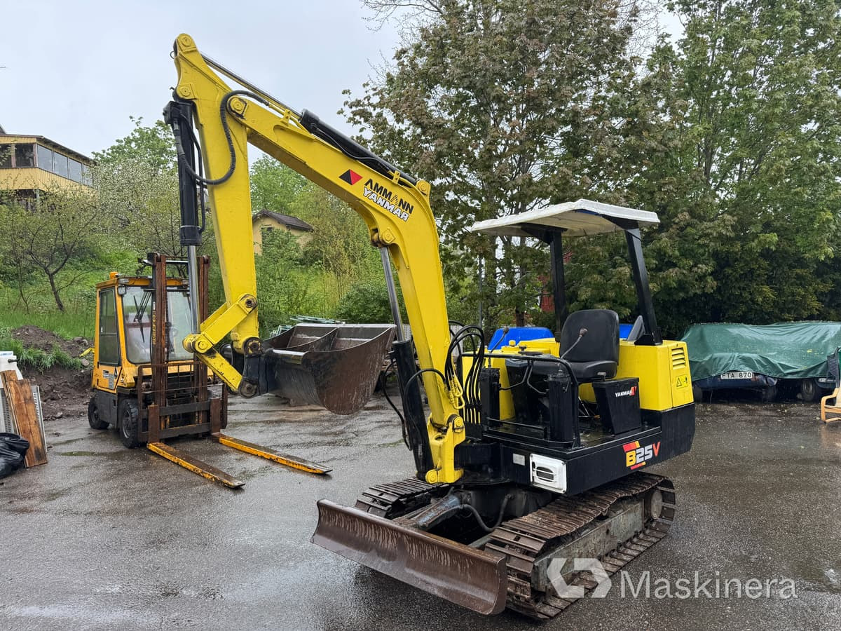 Grävmaskin Yanmar B25V med redskap & transportsläp - Bager guseničar: slika 1 Grävmaskin Yanmar B25V med redskap & transportsläp - Bager guseničar: slika 1