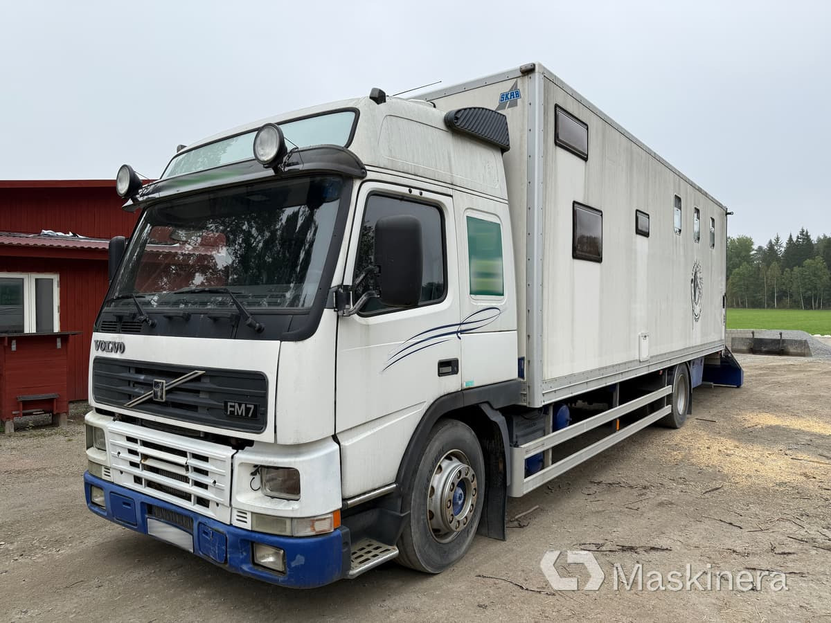 Hästlastbil Volvo FM7 4X2 - Kamioni za prevoz konja: slika 1 Hästlastbil Volvo FM7 4X2 - Kamioni za prevoz konja: slika 1