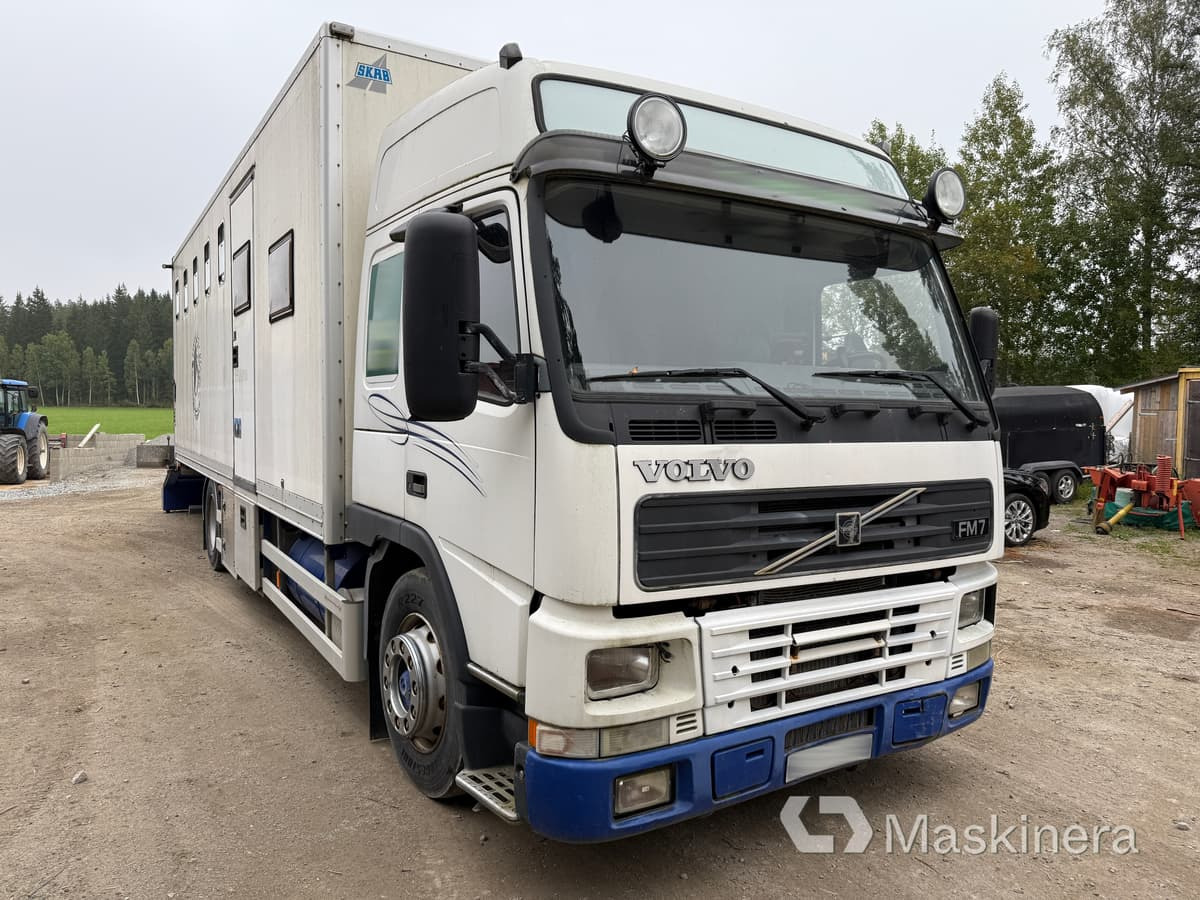 Hästlastbil Volvo FM7 4X2 - Kamioni za prevoz konja: slika 3 Hästlastbil Volvo FM7 4X2 - Kamioni za prevoz konja: slika 3