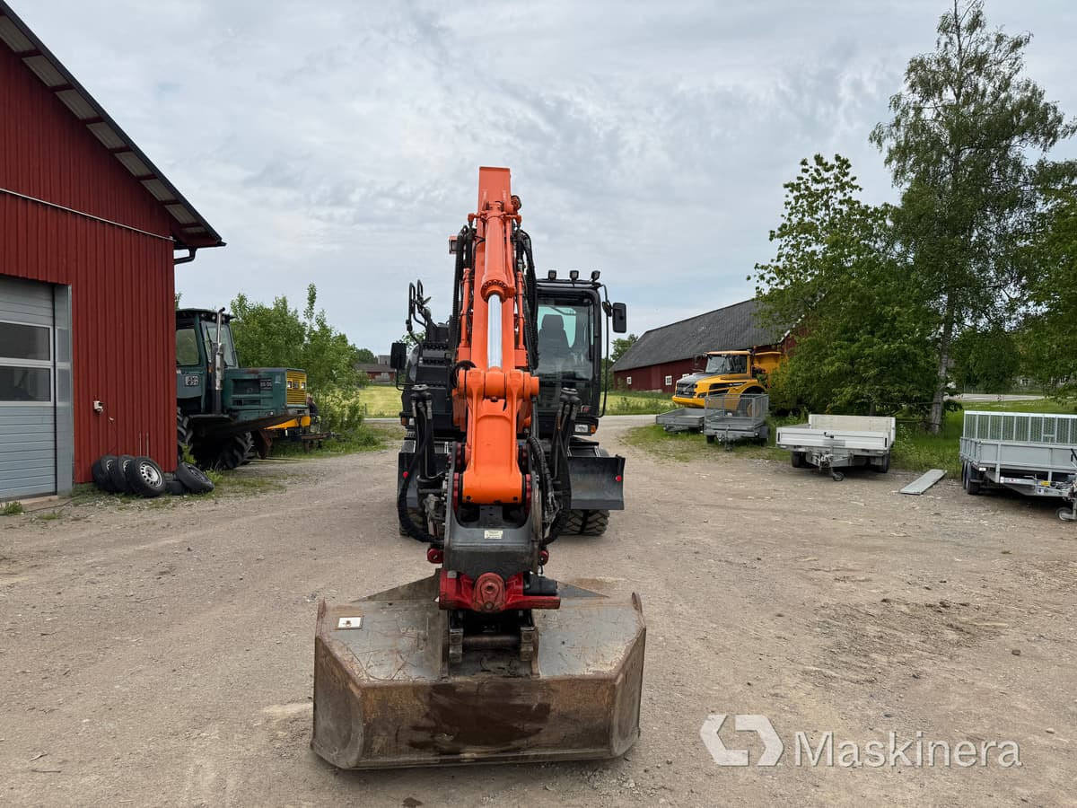 Hjulgrävare Hitachi Zaxis 140W med redskap - Bager guseničar: slika 2 Hjulgrävare Hitachi Zaxis 140W med redskap - Bager guseničar: slika 2