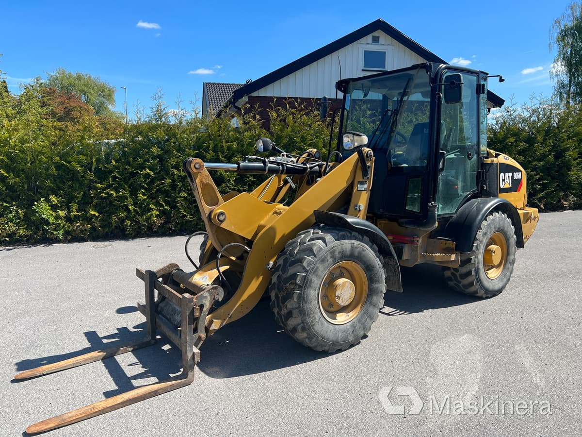 Hjullastare CAT 906M med redskap - Utovarivač točkaš: slika 1 Hjullastare CAT 906M med redskap - Utovarivač točkaš: slika 1