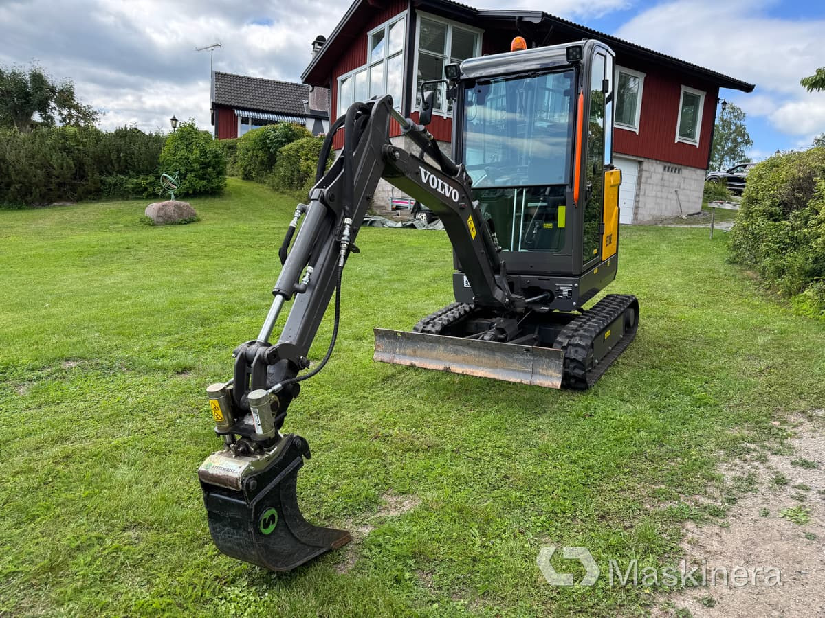 Minigrävare Volvo EC18R Minigrävare Volvo EC18E med trailer - Bager guseničar: slika 2 Minigrävare Volvo EC18R Minigrävare Volvo EC18E med trailer - Bager guseničar: slika 2